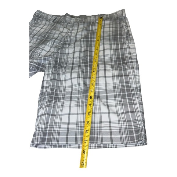 Men’s Nike Golf Grey White Plaid Stripes Golf Shorts Size Medium Waist 38 - Picture 2 of 14